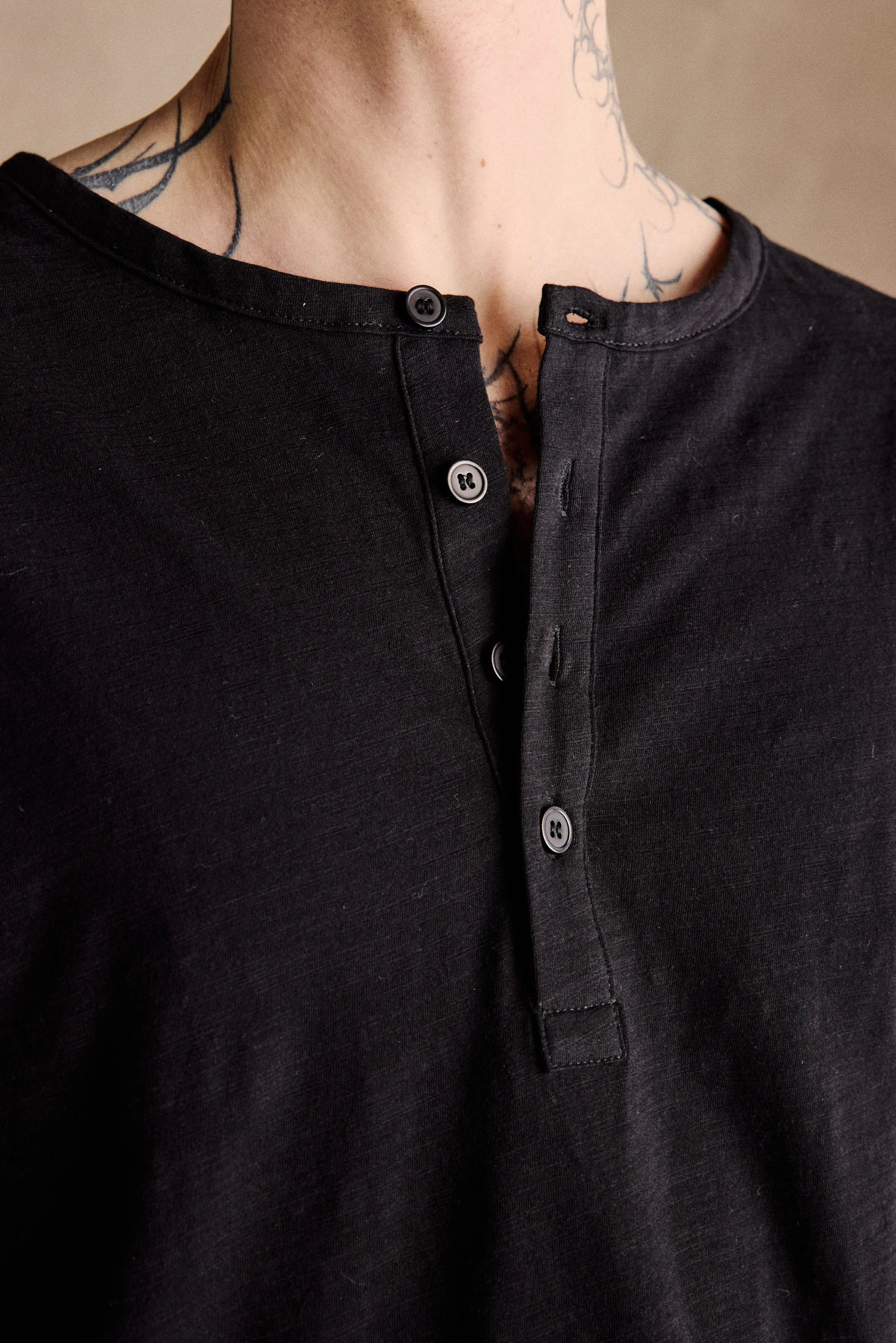 Riviera Slub Henley | Black - Image 5