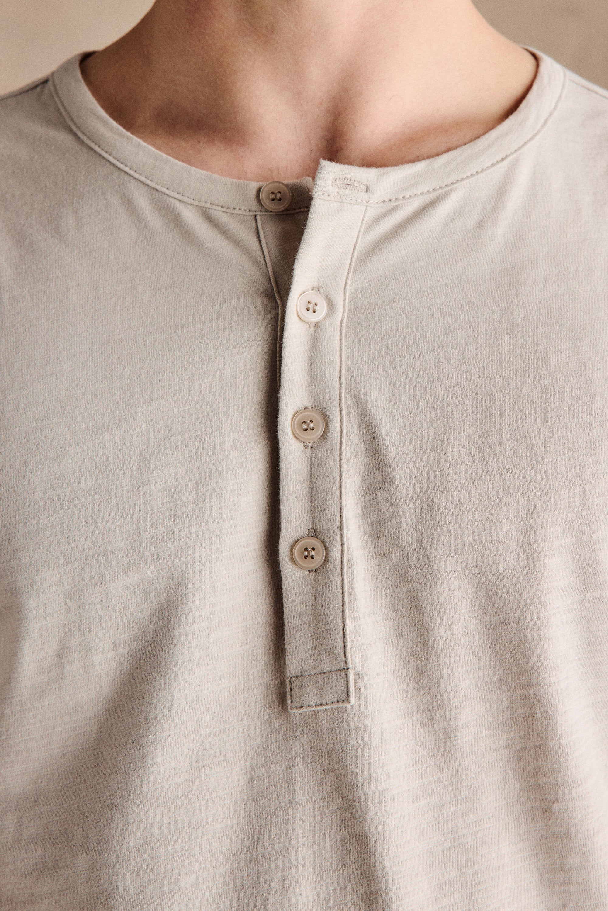Riviera Slub Henley | Taupe - Image 5